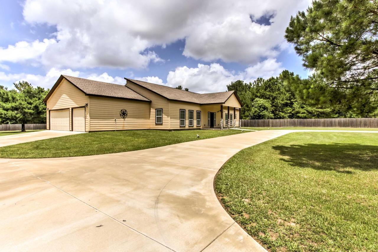 Texas Vacation Rental With Fireplace, Near Lakes Marshall Exterior photo